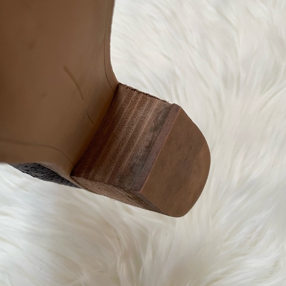 Dolce Vita Sansa Perforated Zip Bootie Suede In Grey Size 7.5 - Picture 14 of 14